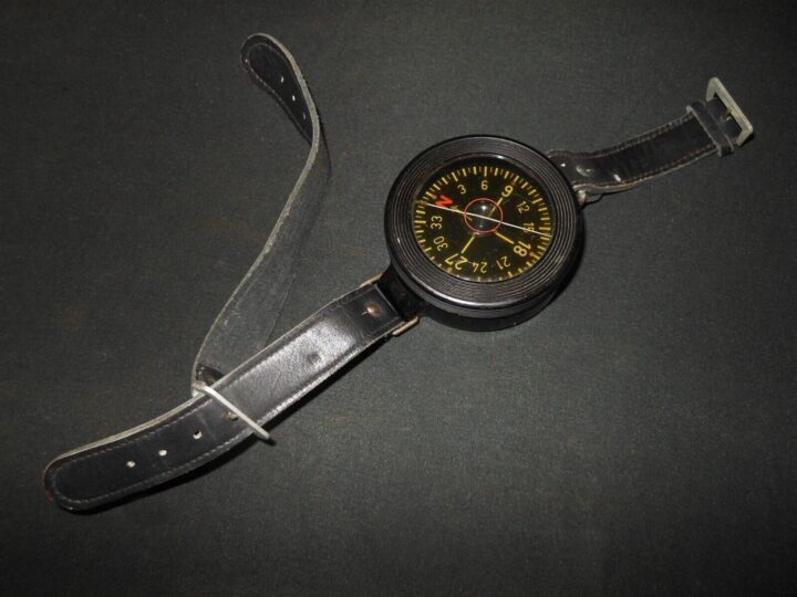 WW2 German Luftwaffe - AK39 WRIST COMPASS - 1ST MODEL W/ RARE STRAP - NICE!