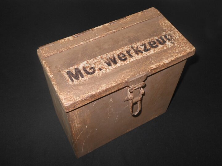 WW2 German Wehrmacht Werkzeugkasten - MG TOOLS STORAGE BOX - Panzer Sd.Kfz. NICE